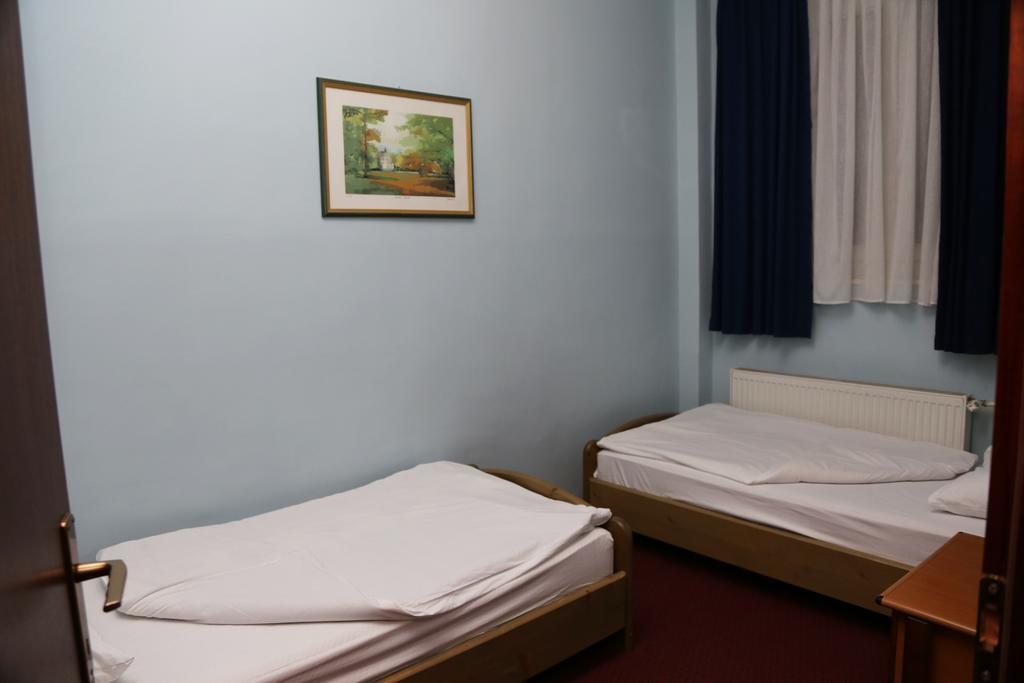 Hotel Carlstadt Karlovac Oda fotoğraf