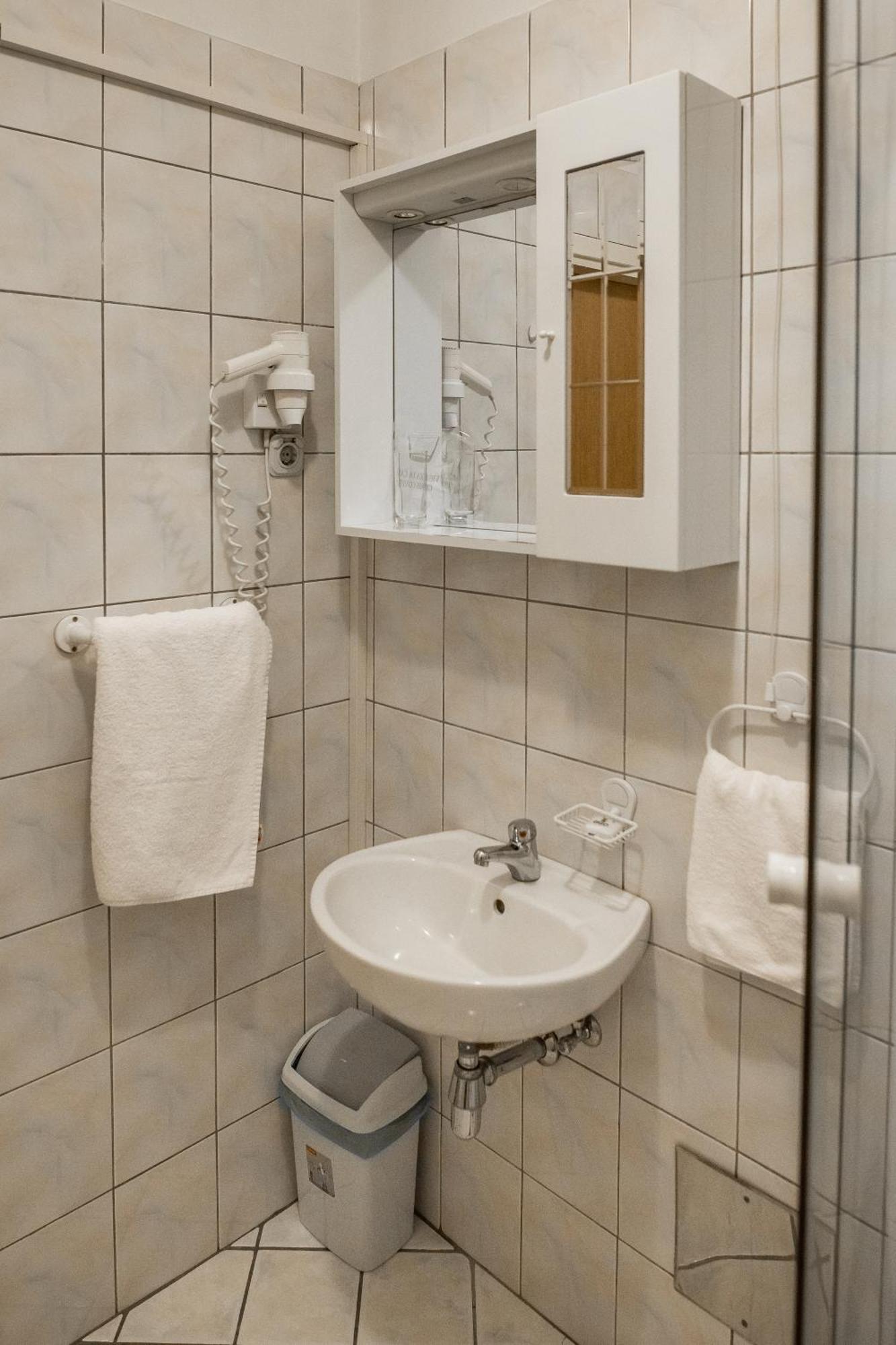 Hotel Carlstadt Karlovac Oda fotoğraf