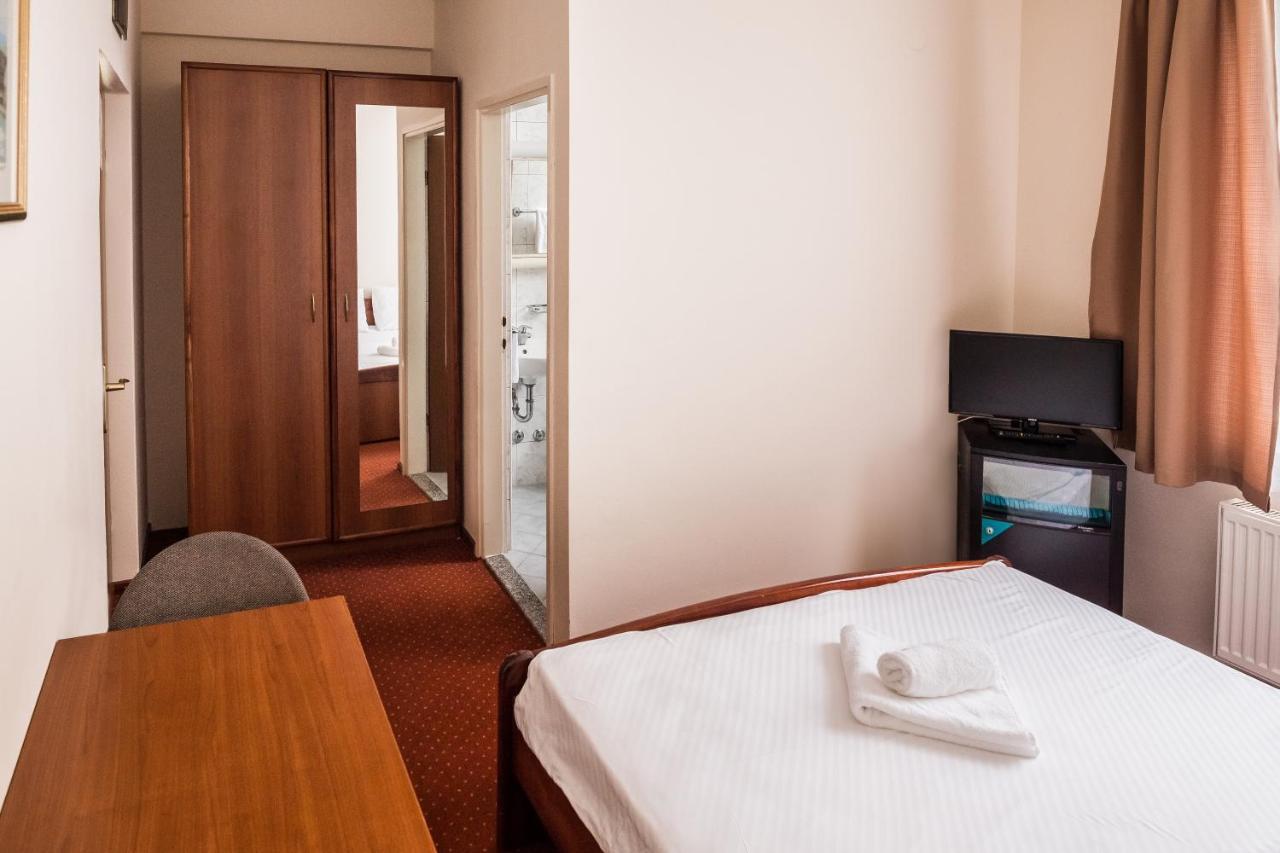 Hotel Carlstadt Karlovac Dış mekan fotoğraf
