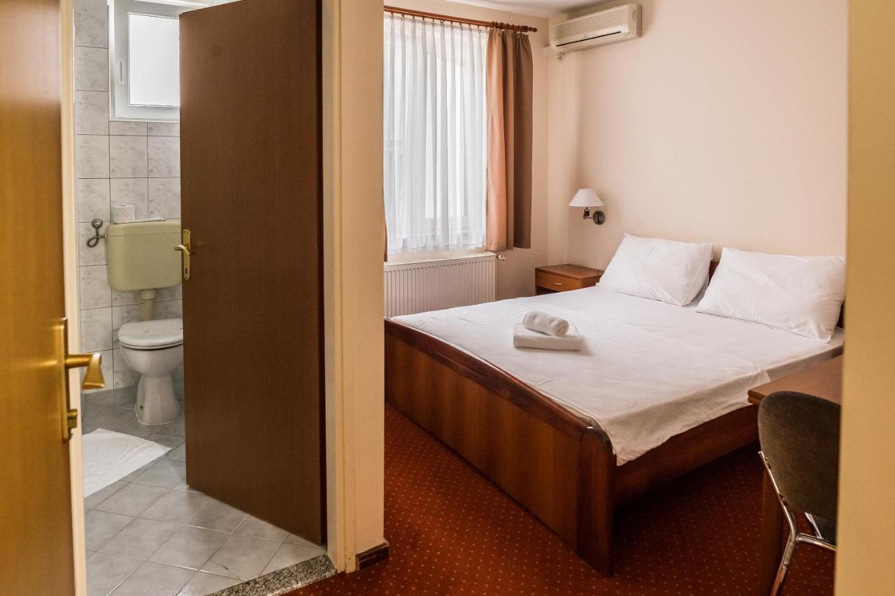 Hotel Carlstadt Karlovac Dış mekan fotoğraf