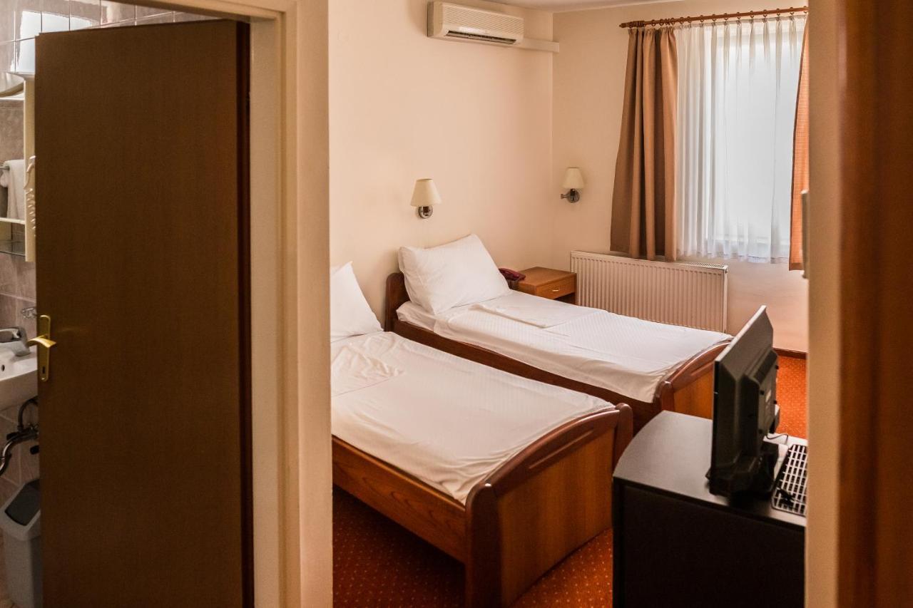 Hotel Carlstadt Karlovac Dış mekan fotoğraf