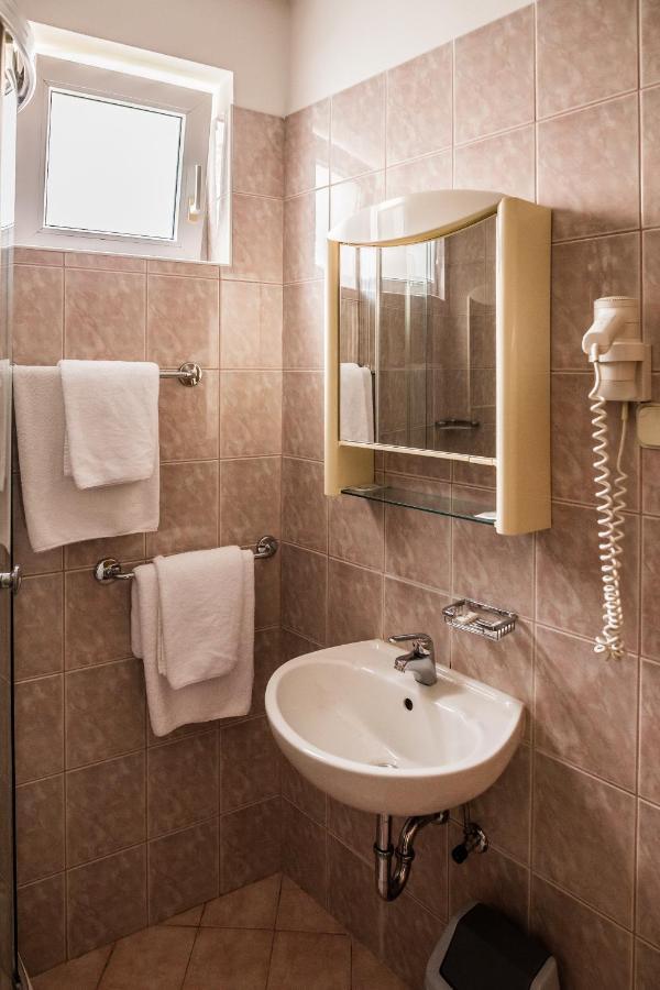 Hotel Carlstadt Karlovac Dış mekan fotoğraf