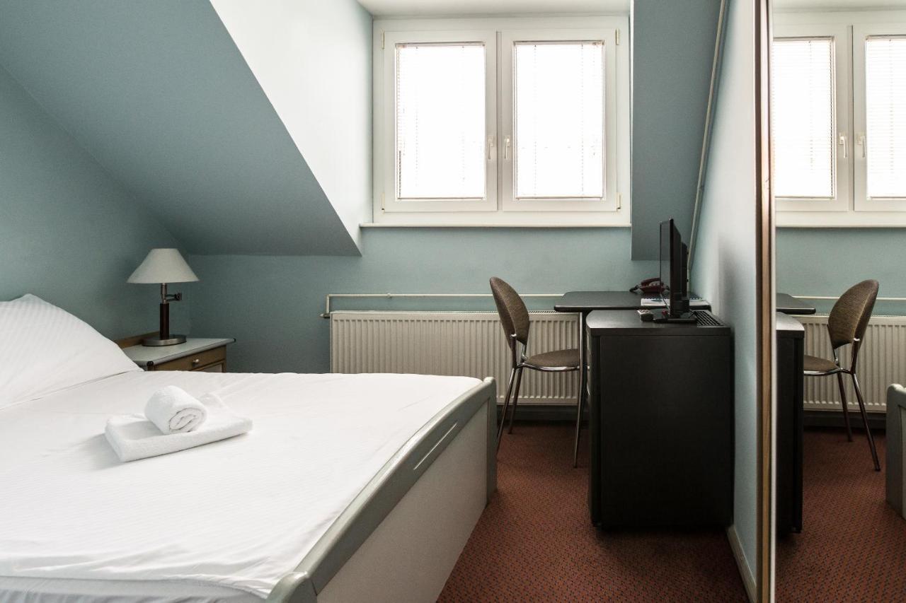 Hotel Carlstadt Karlovac Dış mekan fotoğraf