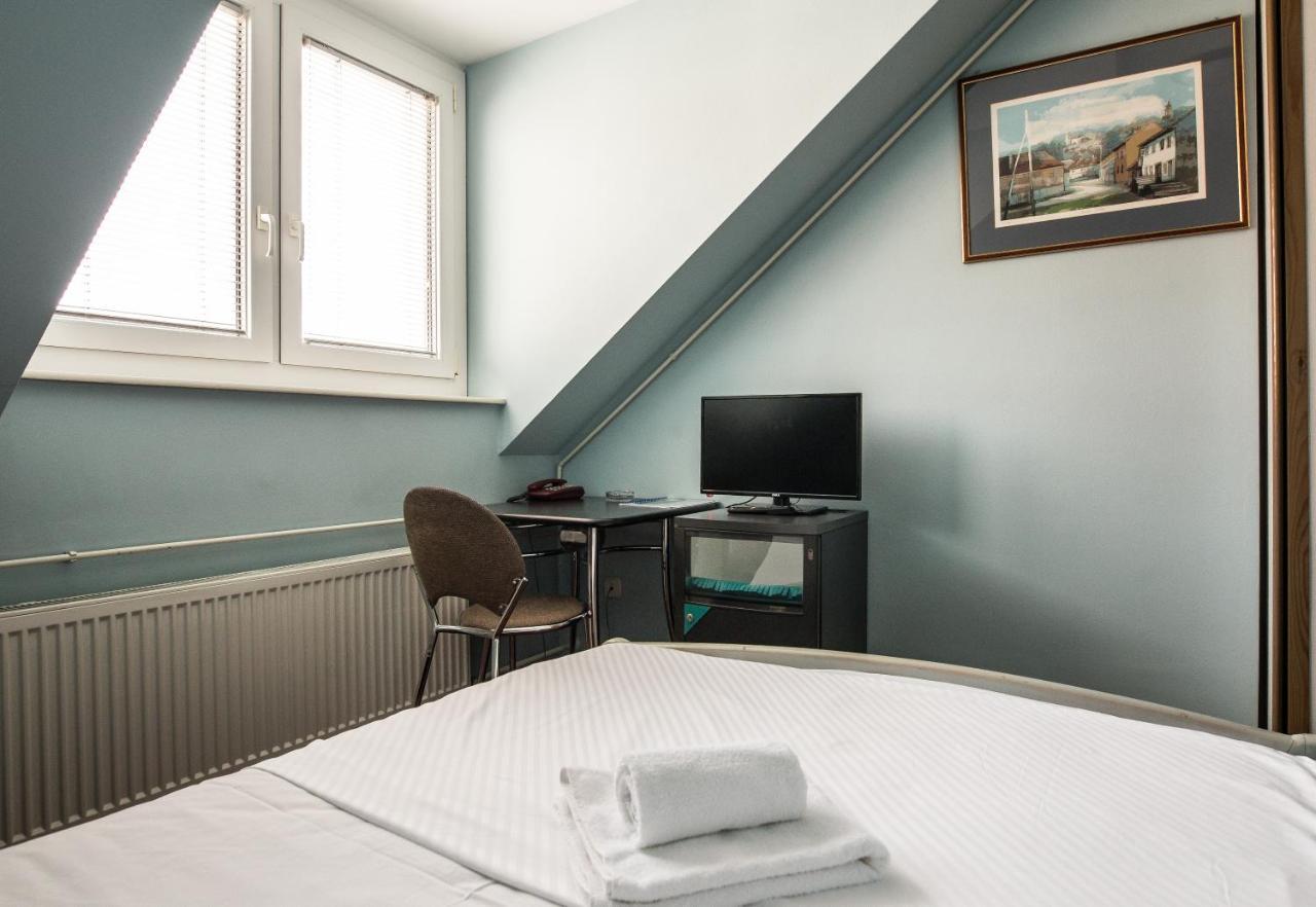 Hotel Carlstadt Karlovac Dış mekan fotoğraf