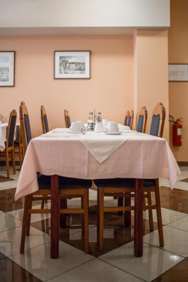 Hotel Carlstadt Karlovac Dış mekan fotoğraf